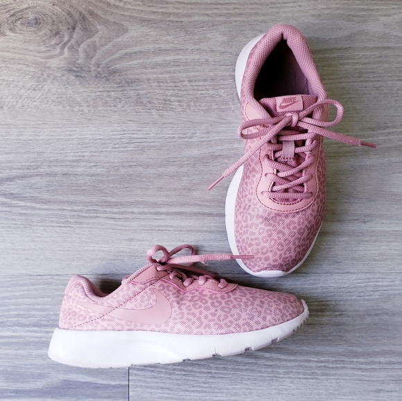 nike pink leopard print shoes
